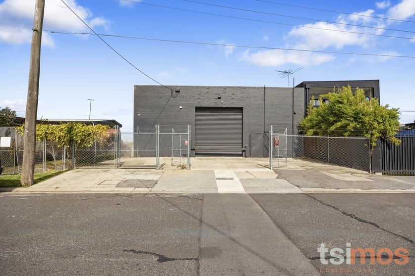 Click to view all images 18 Kareela Street Mordialloc VIC 3195 - Image 2