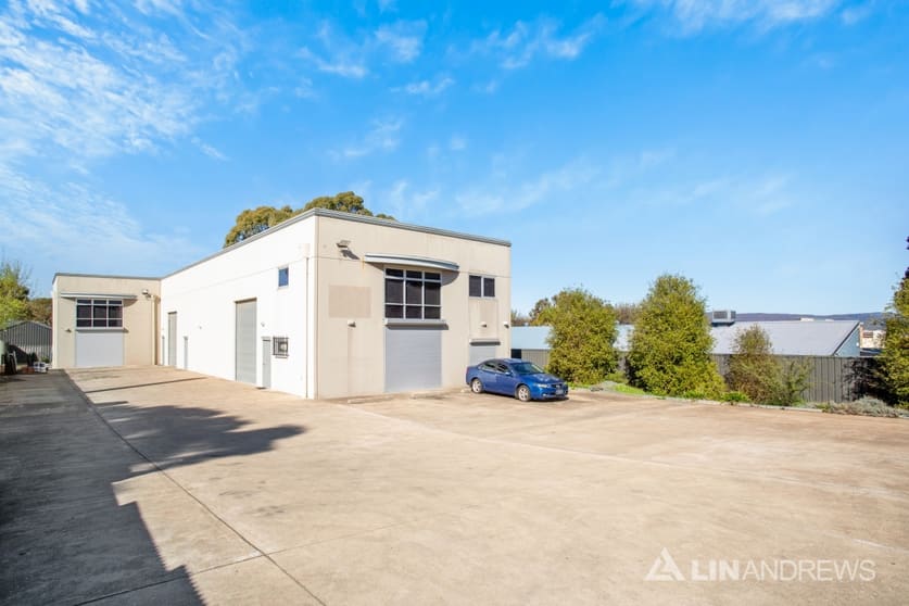 Click to view all images 22 Famechon Crescent Modbury North SA 5092 - Image 2