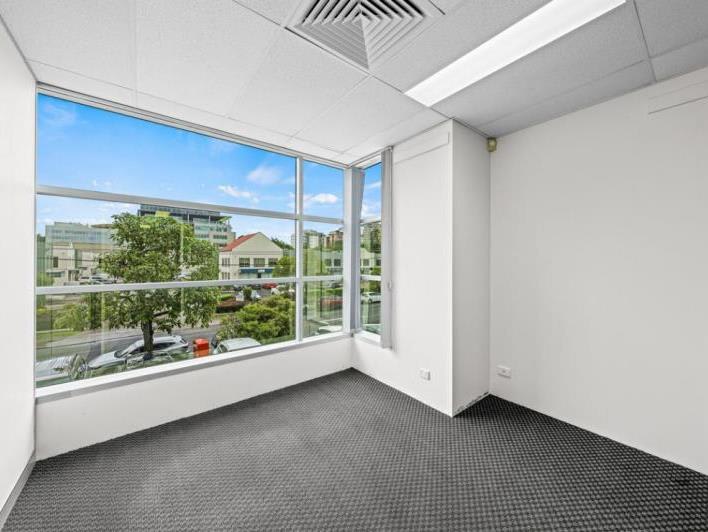 Click to view all images 3/18 Kilroe Street Milton QLD 4064 - Image 2