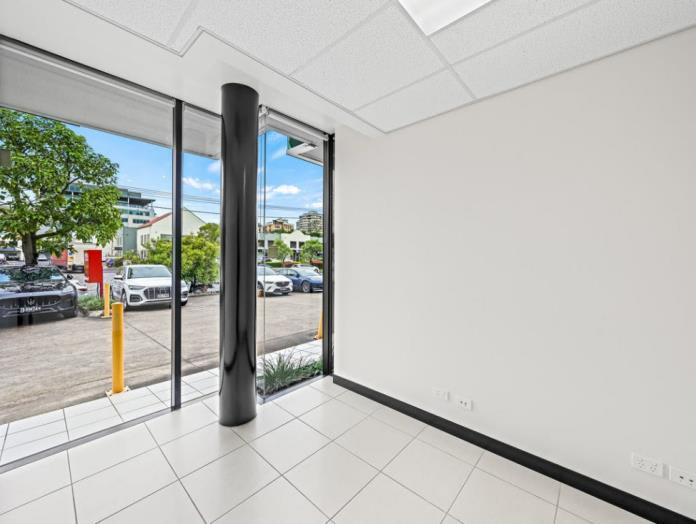 Click to view all images 3/18 Kilroe Street Milton QLD 4064 - Image 3