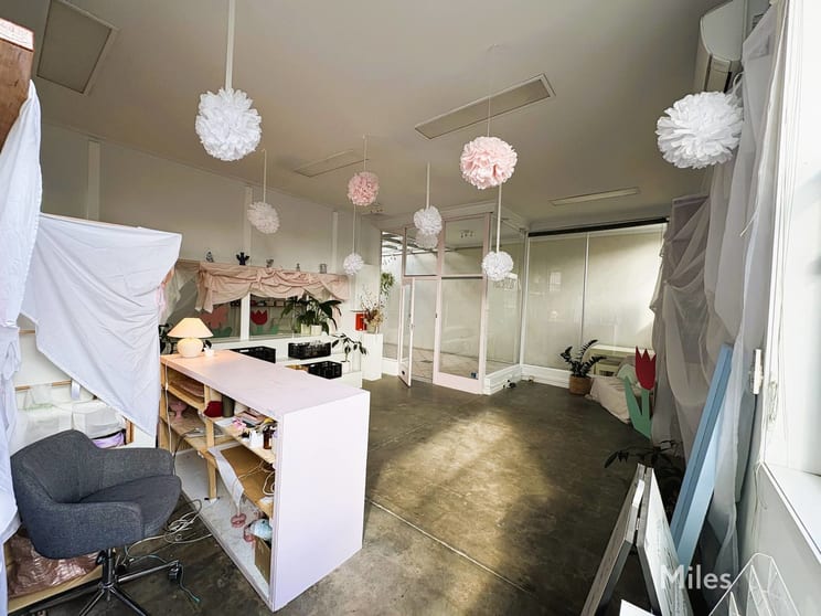 Click to view all images 6/306 Station Street Fairfield VIC 3078 - Image 3