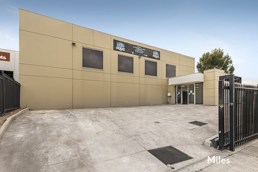 Click to view all images 2 Alysam Street Epping VIC 3076 - Image 2