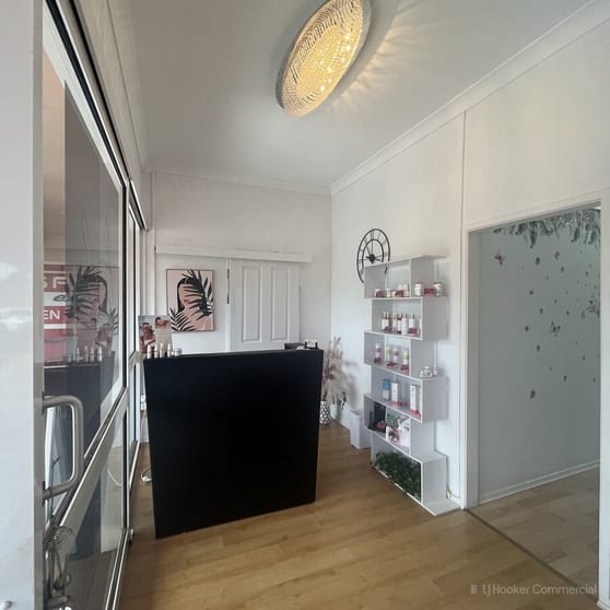 Click to view all images 3B/462 West Street Kearneys Spring QLD 4350 - Image 2