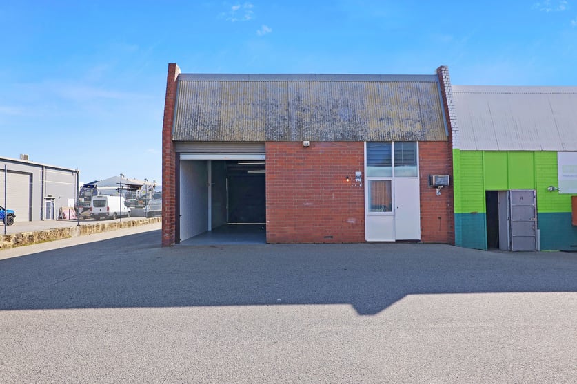 Click to view all images 10/126-128 Radium Street Welshpool WA 6106 - Image 1