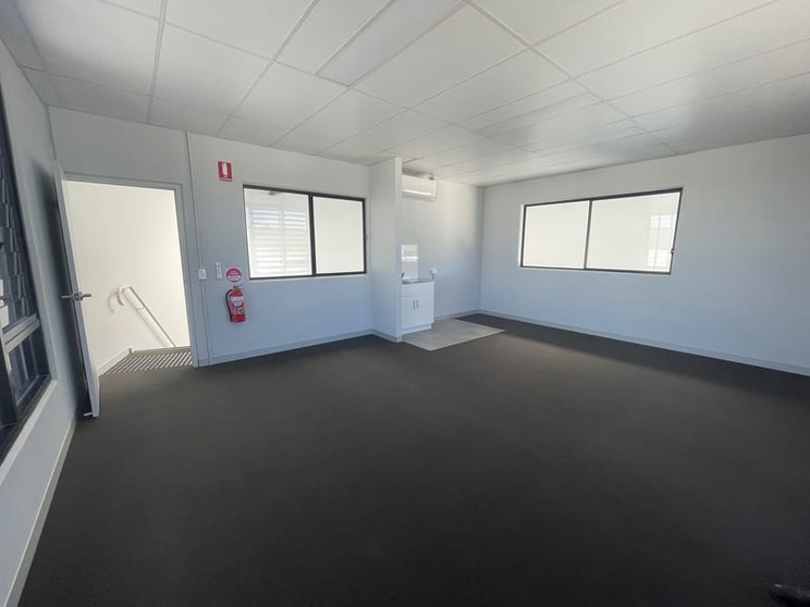 Click to view all images 51/8 Distribution Court Arundel QLD 4214 - Image 3