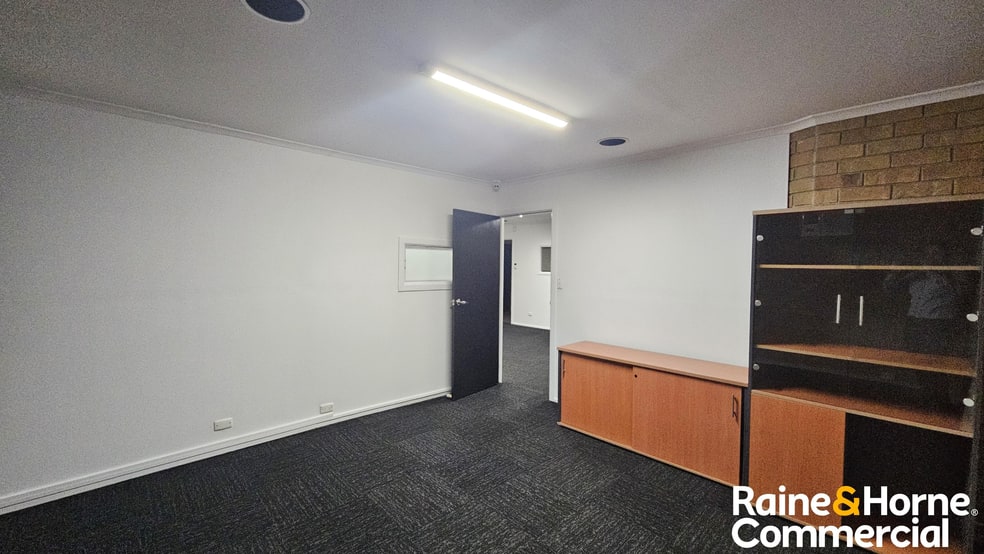 Click to view all images 2/38 Hudson Road Albion QLD 4010 - Image 2