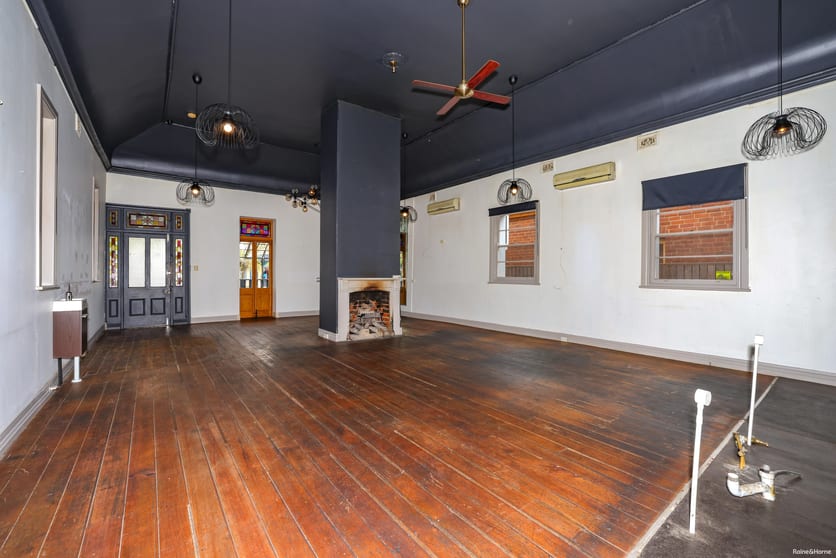 Click to view all images 92 Bentinck Street Bathurst NSW 2795 - Image 2