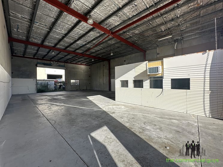 Click to view all images U2, 1/8-10 Boeing Pl Caboolture QLD 4510 - Image 3