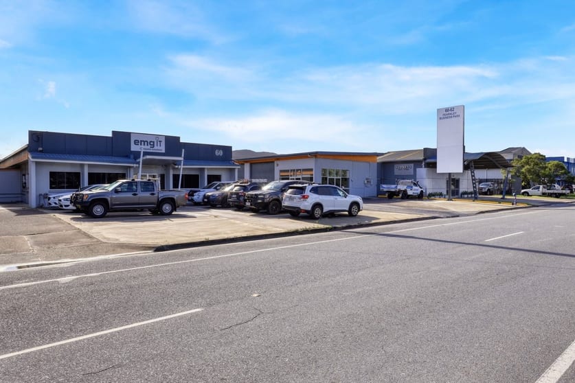 Click to view all images 60-62 Fearnley Street Portsmith QLD 4870 - Image 2