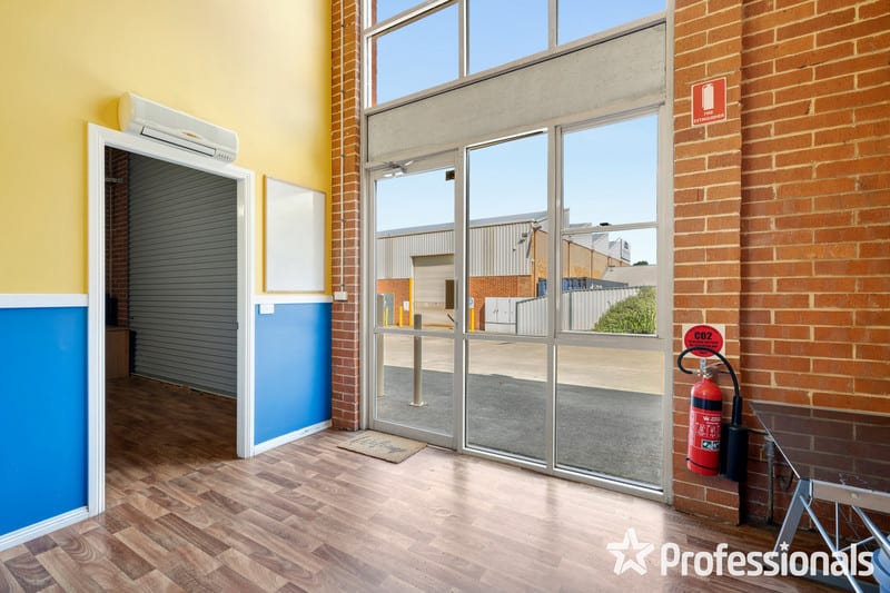 Click to view all images 11/2 Vale Road South Bathurst NSW 2795 - Image 2