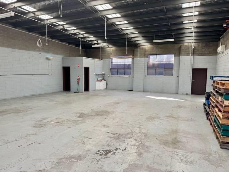 Click to view all images 2/12 Hewitt Street Cheltenham VIC 3192 - Image 2