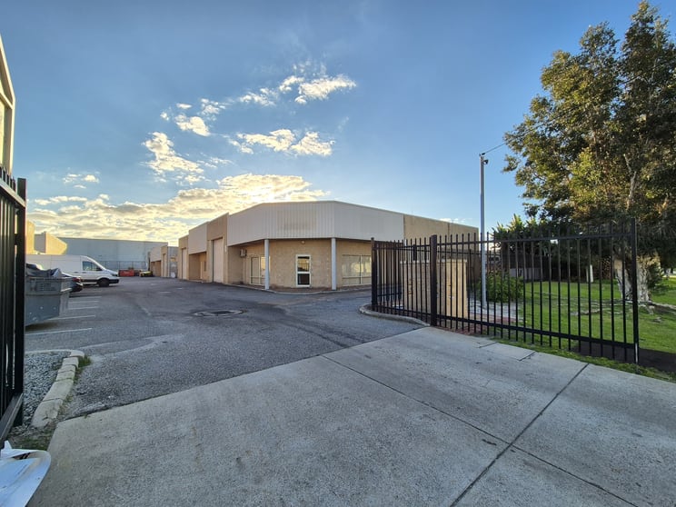 Click to view all images 1/11 Oxleigh Drive Malaga WA 6090 - Image 2