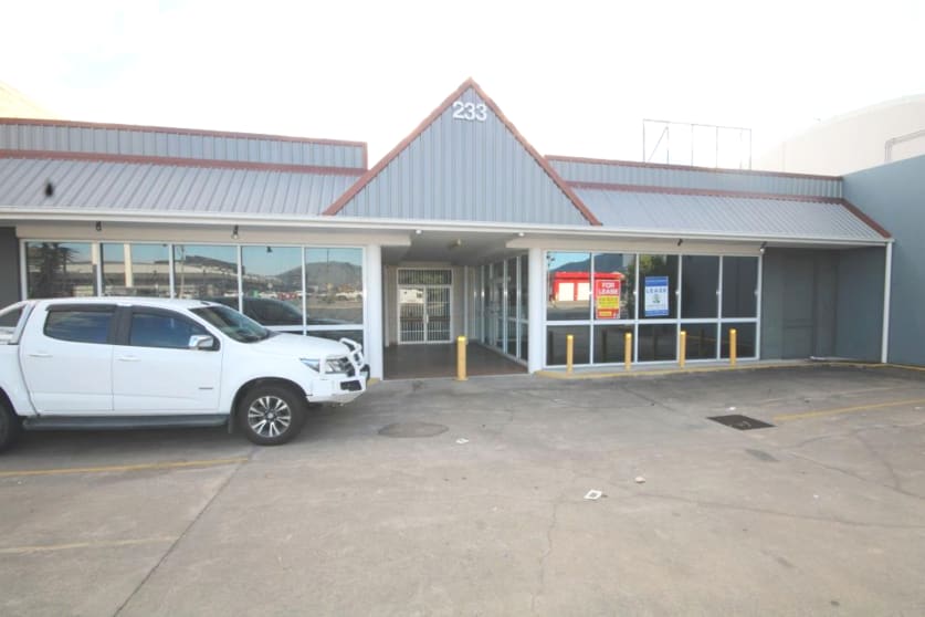 Click to view all images 2/233 Musgrave Street Berserker QLD 4701 - Image 3