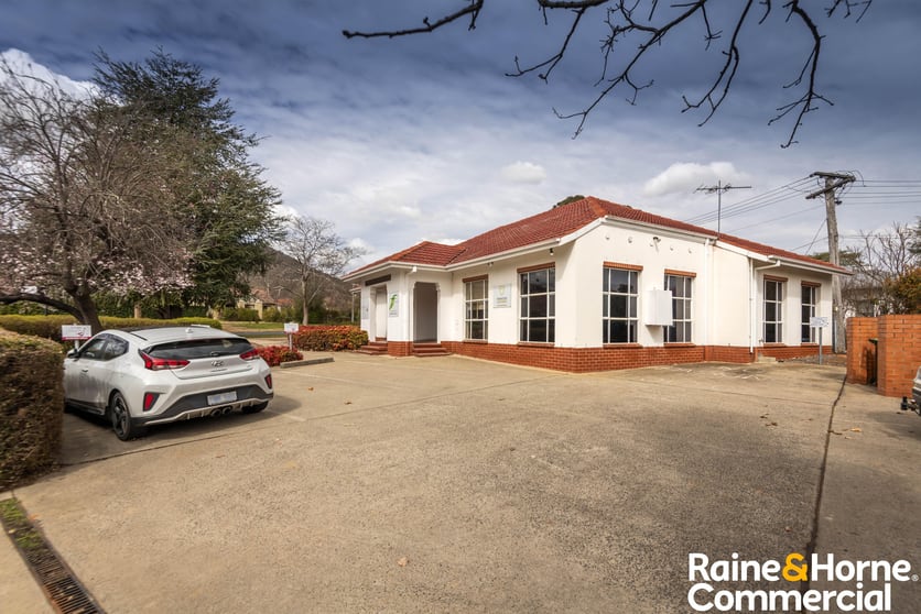 Click to view all images 2/100 Wakefield Gardens Ainslie ACT 2602 - Image 3
