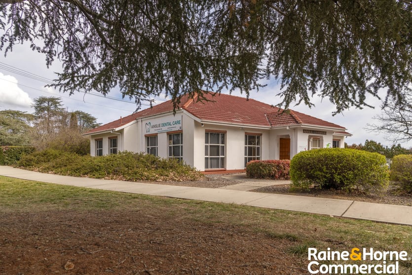 Click to view all images 2/100 Wakefield Gardens Ainslie ACT 2602 - Image 2