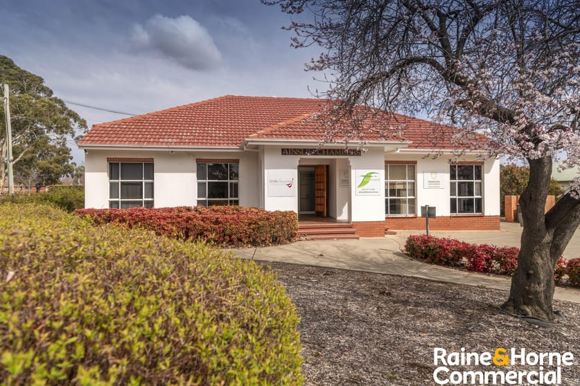 Click to view all images 2/100 Wakefield Gardens Ainslie ACT 2602 - Image 1