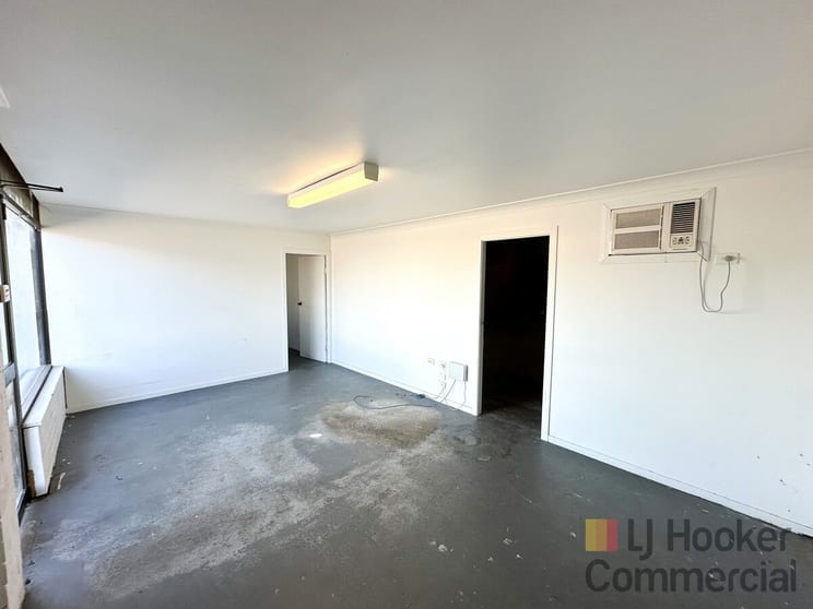 Click to view all images 4/3 Luke Close West Gosford NSW 2250 - Image 1