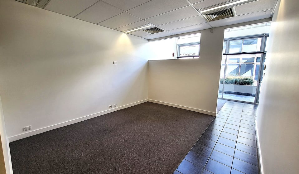 Click to view all images 15/27 Yallourn Street Fyshwick ACT 2609 - Image 3