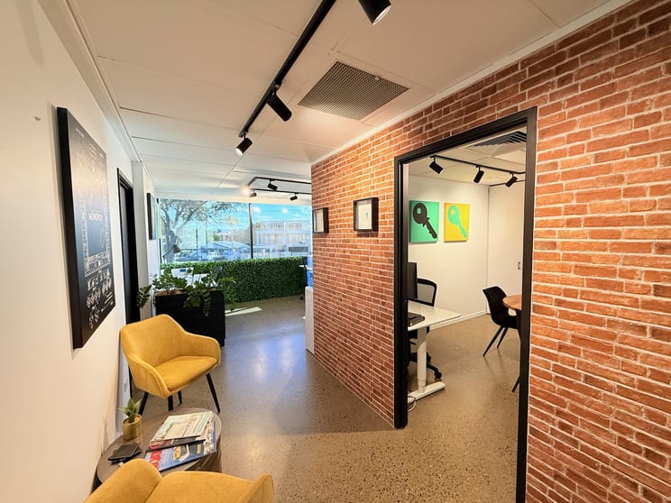 Click to view all images Suite 9/247 Bayview Street Runaway Bay QLD 4216 - Image 2