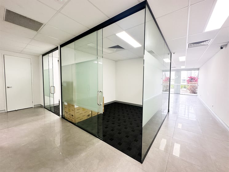 Click to view all images 3368 Pacific Highway Springwood QLD 4127 - Image 3
