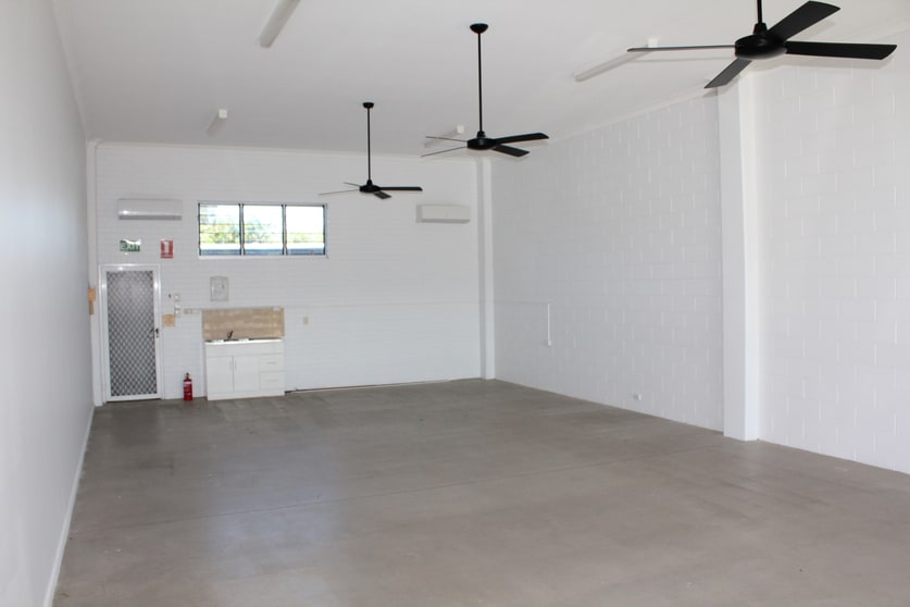Click to view all images 4/239 Nicklin Way Warana QLD 4575 - Image 2
