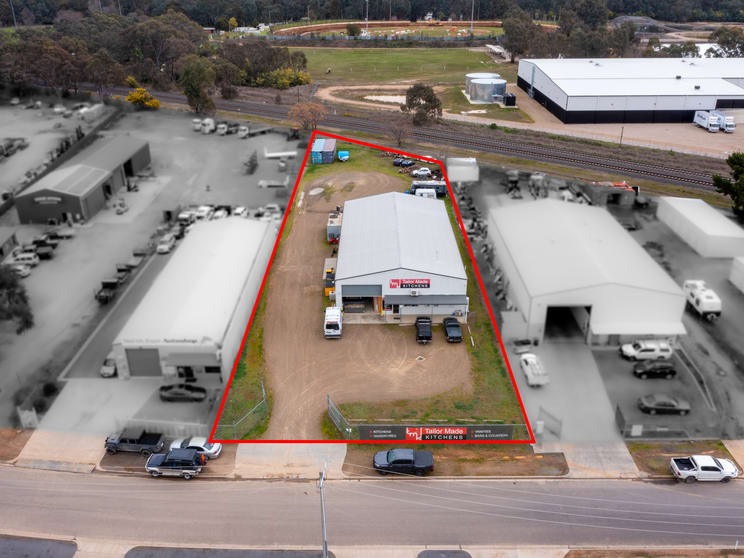 Click to view all images 35-37 Browning Street Wangaratta VIC 3677 - Image 3