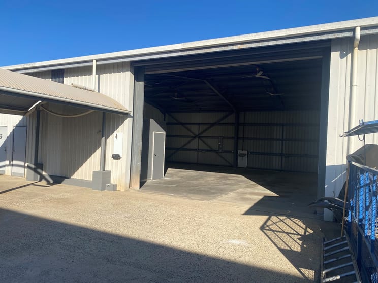 Click to view all images Unit 4/56-58 Fearnley Street Portsmith QLD 4870 - Image 1