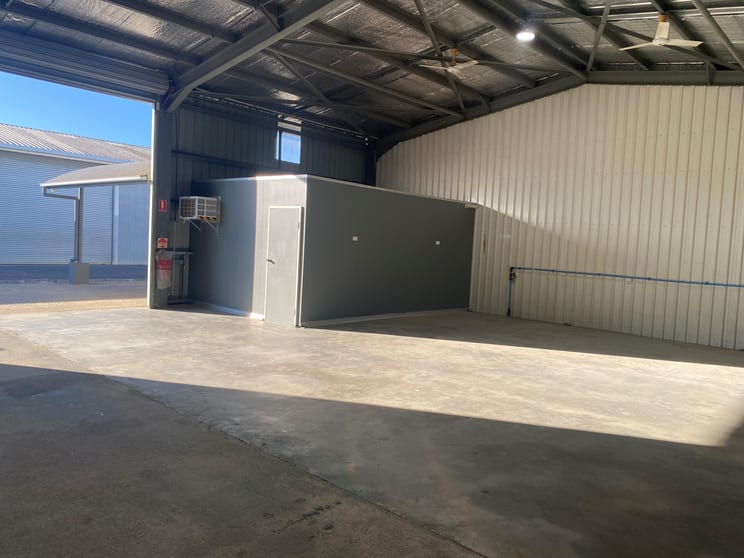 Click to view all images Unit 4/56-58 Fearnley Street Portsmith QLD 4870 - Image 2