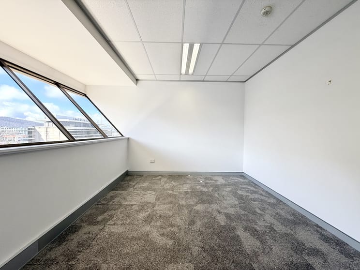 Click to view all images Unit 6 Level 5 17-21 University Avenue City ACT 2601 - Image 2