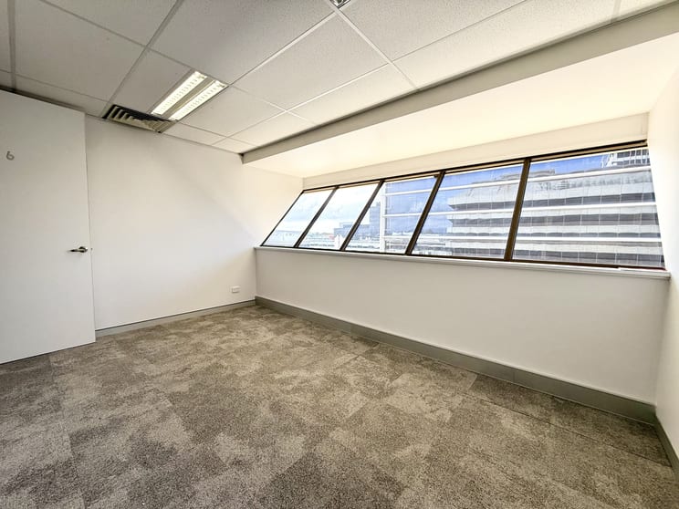 Click to view all images Unit 6 Level 5 17-21 University Avenue City ACT 2601 - Image 3