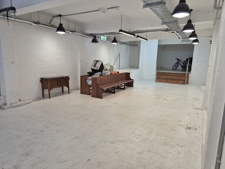 Click to view all images rear/56 Cooper St Surry Hills NSW 2010 - Image 2