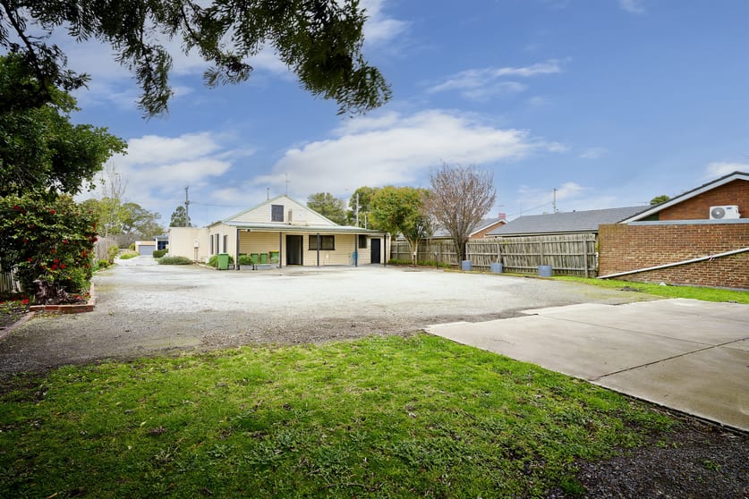 Click to view all images 56 Main Street Pakenham VIC 3810 - Image 2