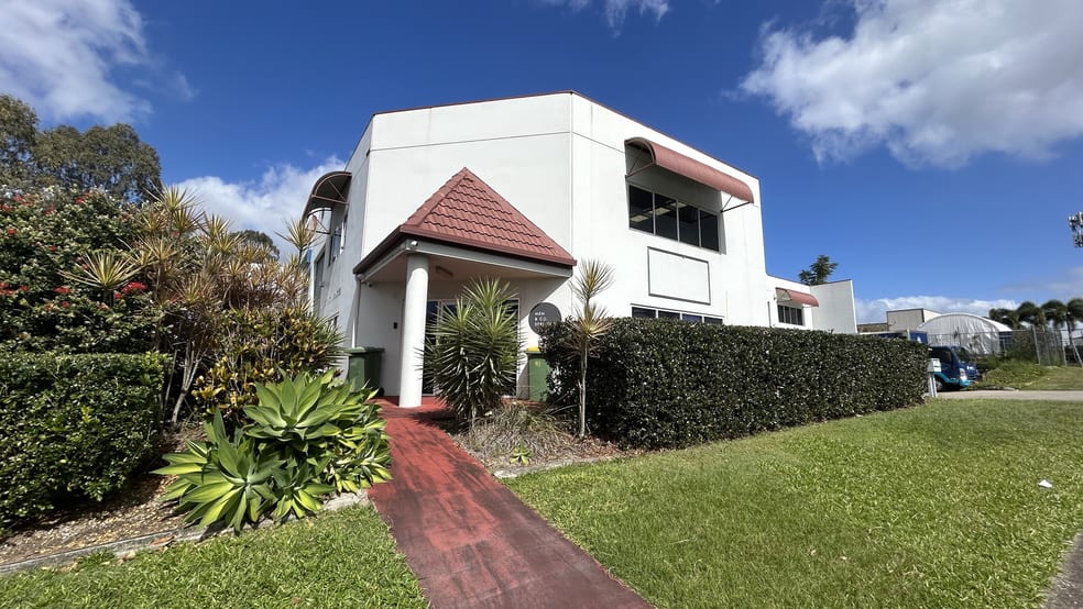 Click to view all images 2/2-4 Steel Street Capalaba QLD 4157 - Image 1