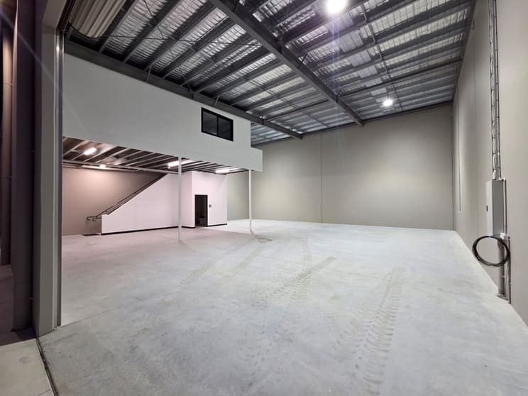 9/42 Hub Crescent Heathwood QLD 4110 - Image 1