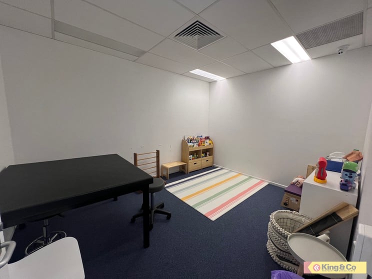 Click to view all images 2C/212 Bay Terrace Wynnum QLD 4178 - Image 3