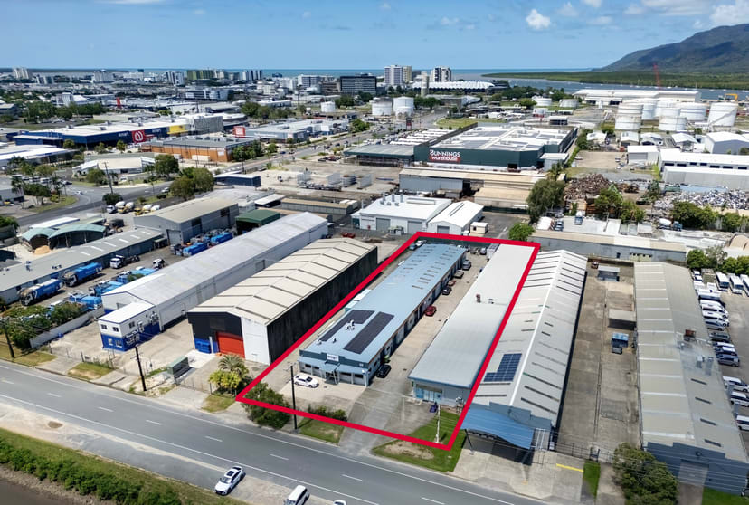Click to view all images 60-62 Fearnley Street Portsmith QLD 4870 - Image 1