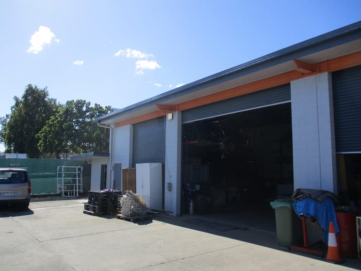 Click to view all images 60-62 Fearnley Street Portsmith QLD 4870 - Image 3