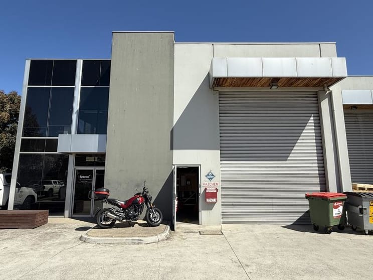 Click to view all images 1/5 Phillip Court Port Melbourne VIC 3207 - Image 1