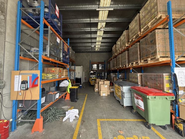 Click to view all images 1/5 Phillip Court Port Melbourne VIC 3207 - Image 2