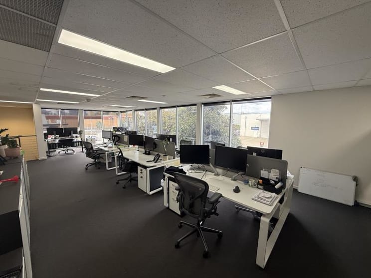 Click to view all images 1/5 Phillip Court Port Melbourne VIC 3207 - Image 3