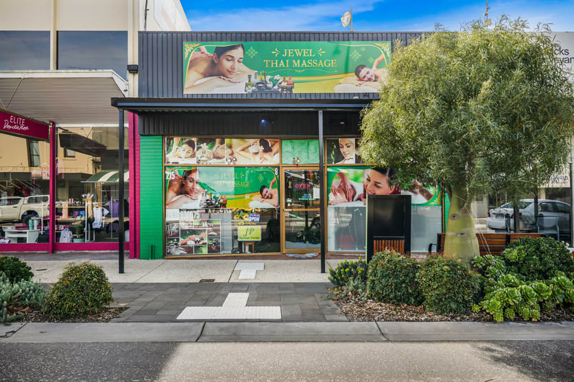 Click to view all images 215 Commercial Road Morwell VIC 3840 - Image 1