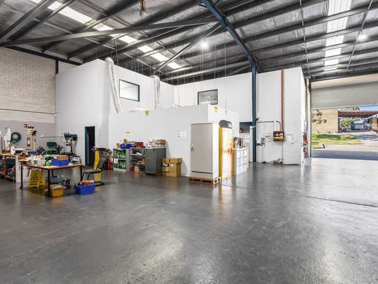 Click to view all images 2/71 Prince William Drive Seven Hills NSW 2147 - Image 2