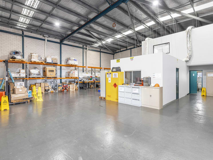 Click to view all images 2/71 Prince William Drive Seven Hills NSW 2147 - Image 3