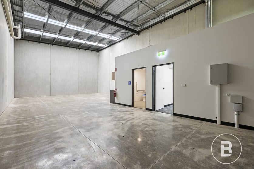 Click to view all images 8/11 Kennedy's Drive Delacombe VIC 3356 - Image 2