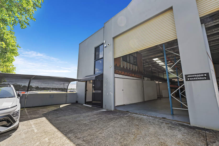 Click to view all images 5/55-57 Dover Drive Burleigh Heads QLD 4220 - Image 2