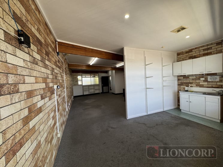 Click to view all images Carina QLD 4152 - Image 2