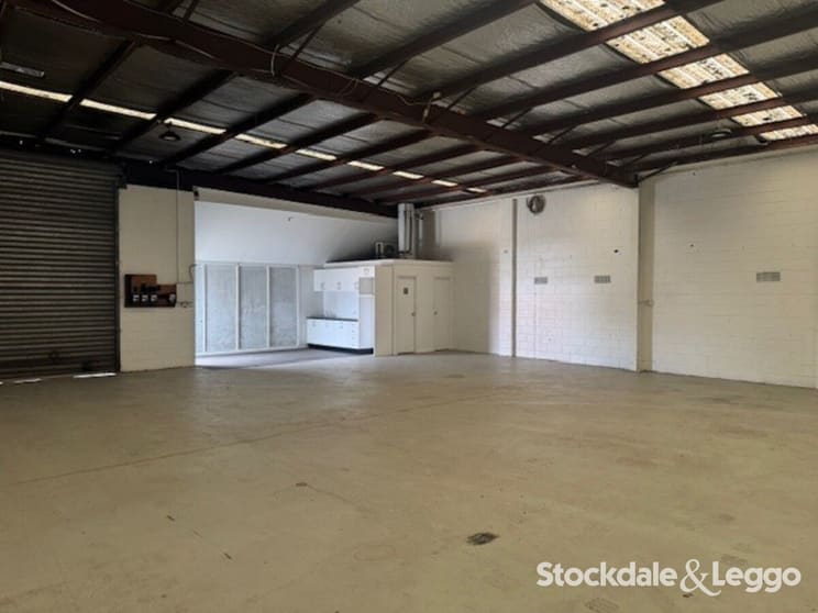 Click to view all images 110 Airlie Bank Road Morwell VIC 3840 - Image 2