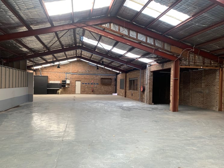 Click to view all images 8 Durkin Place Peakhurst NSW 2210 - Image 3