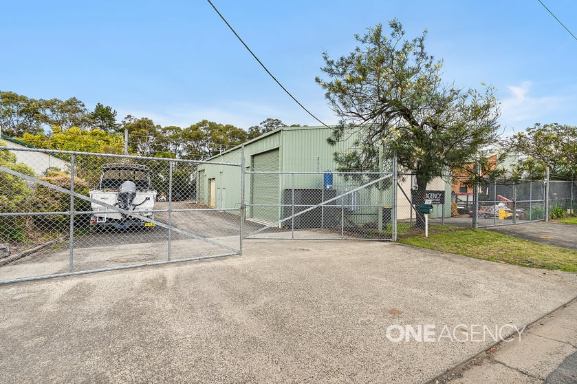 Click to view all images 1 & 5/7 Geary Pl North Nowra NSW 2541 - Image 2
