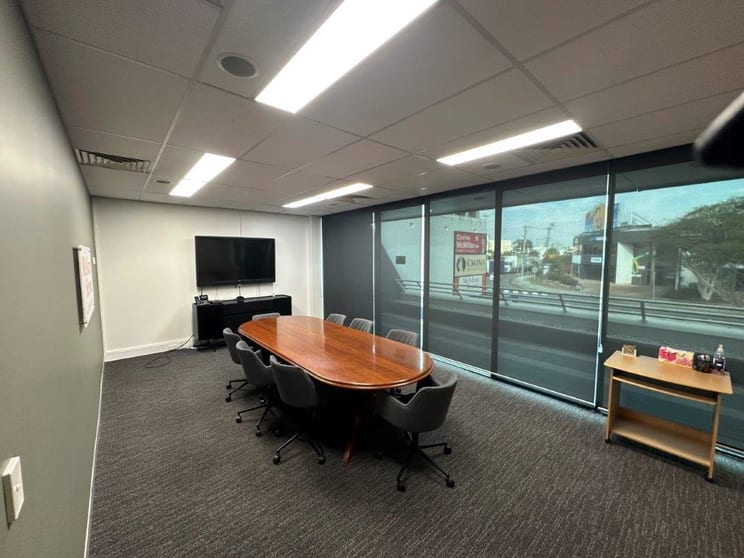 Click to view all images 3/2042 Logan Road Upper Mount Gravatt QLD 4122 - Image 3